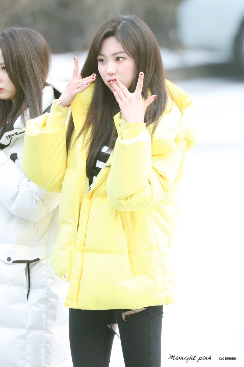 20000106net's tweet photo. 180223 #CLC #권은빈 #Eunbin 
빈타민 충전💛💚💜
@CUBECLC https://t.co/r16zpKiBhC