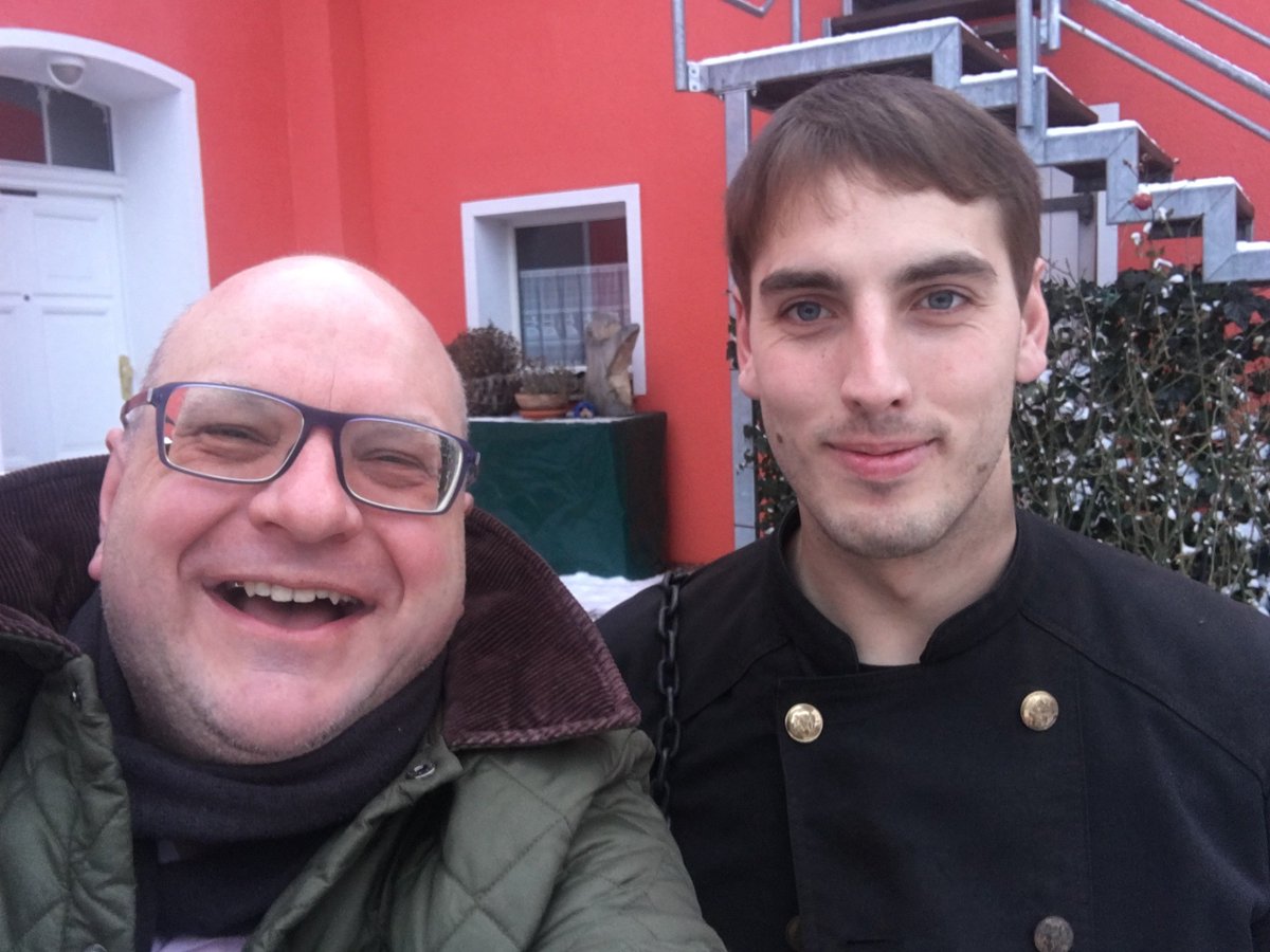 GurkenGott66's tweet photo. Wer hat auch son smarten #Feger 😁🤔 Zeig Deinen #SchornsteinFeger mal 👌 #MagEuch und der #Schornstein kann wieder qualmen #BuchenHolz https://t.co/78CaMs0OJH