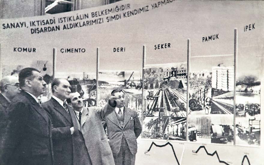 Oysaki Türkiye Cumhuriyeti'nin kurucusu Mustafa Kemal Atatürk, 85-90 yıl önce her bakımdan yerli-milli bir ekonomi kurmuştu. Bu yerli-milli ekonominin bel kemiği ise fabrikalardı.
Sinan Meydan yazdı...
sozcu.com.tr/2018/yazarlar/…