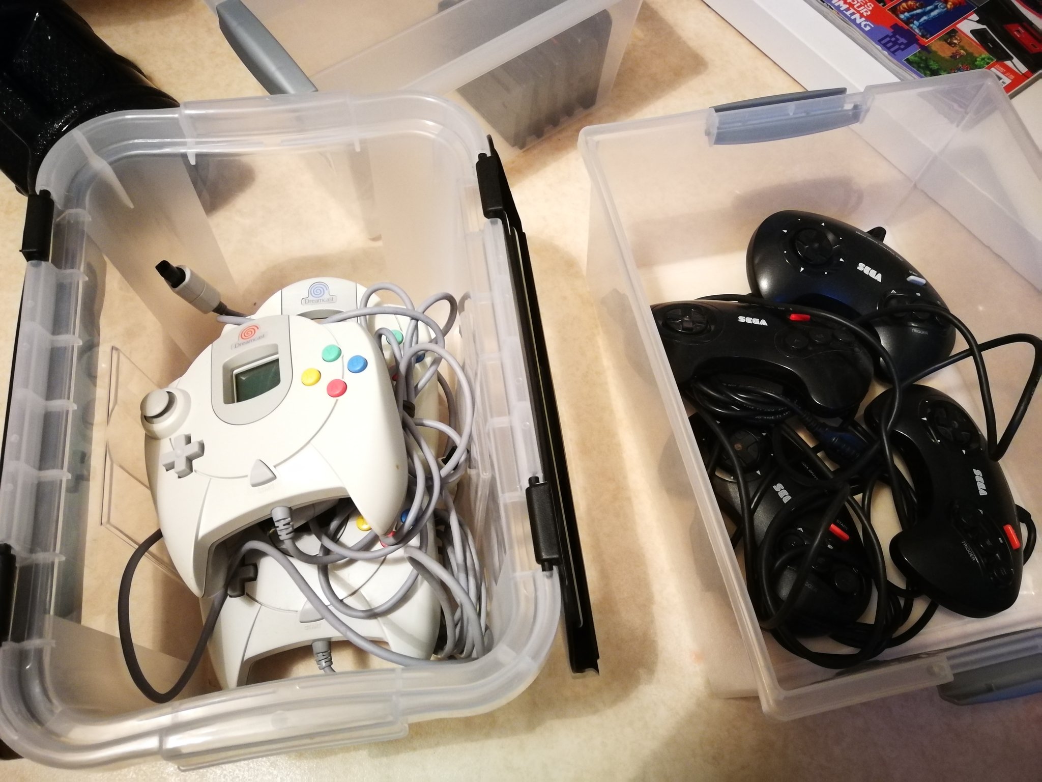 Retrogaming et petit appartement DW8XOyTXcAAcYCK