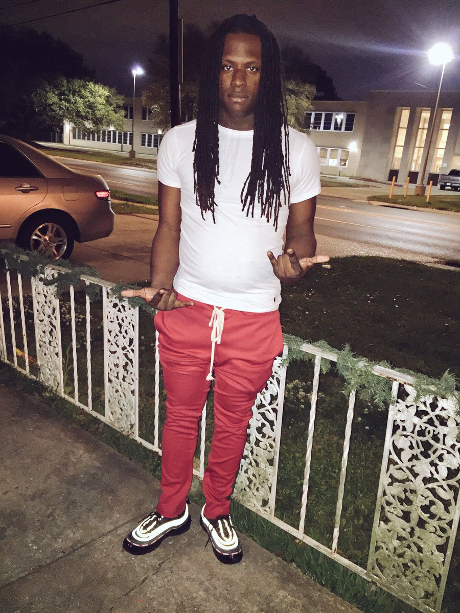 Joebecoolin__'s tweet photo. They got money on my head🤯💰, they what I keep hearing👂🏾, whoever take it bless they chirn and the school they attending 🙏🏾📍 #LLSed💙 #EH4L🏚 https://t.co/PHv7puXvFB