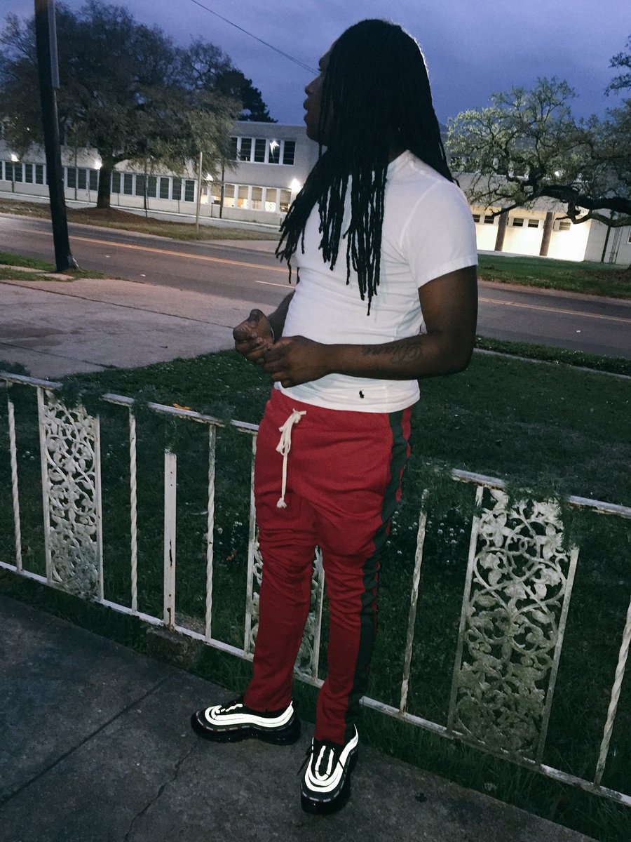 Joebecoolin__'s tweet photo. They got money on my head🤯💰, they what I keep hearing👂🏾, whoever take it bless they chirn and the school they attending 🙏🏾📍 #LLSed💙 #EH4L🏚 https://t.co/PHv7puXvFB