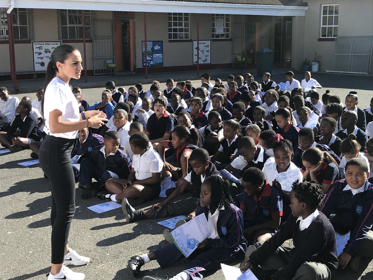 missearth_sa's tweet photo. Sharing some water saving tips this morning at #FactretonPrimarySchool in #Fractreton. #MissEarthSA #MissEarth2018 #SaveWater #EveryDropCounts #CapeSaveWater https://t.co/A2exCqekwH