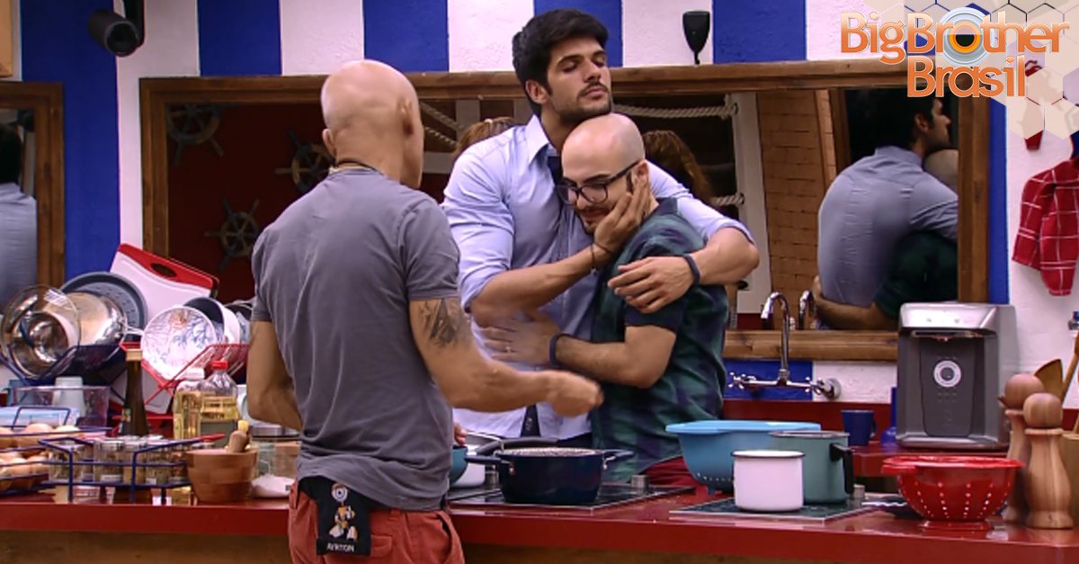 bbb's tweet photo. Lucas tá com o pensamento aqui fora: "Me preocupo se minha mãe e minha noiva vão se orgulhar de mim" 👉 https://t.co/fUlqKTz9Zx #RedeBBB #BBB18 https://t.co/Hb6lo0RSub