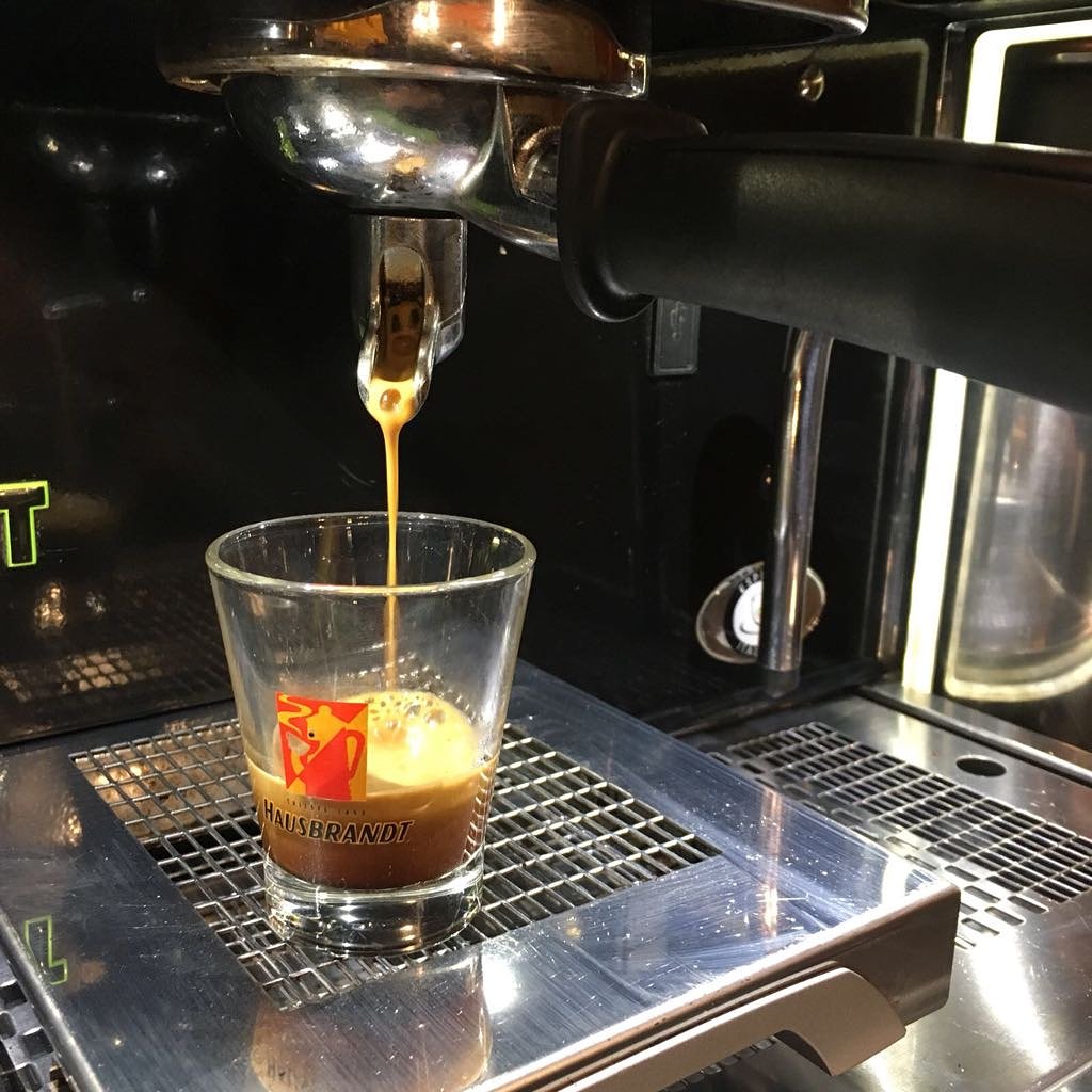 CaffedelDuca's tweet photo. Buon inizio settimana da Caffè del Duca !!! Non si può iniziare una giornata senza caffè e una pasta 😉☕🥐 #caffedelduca #cagliari #colazionebar #aperitivo #giornata #espresso #pasta #serata #spritz #lunedi #qualità https://t.co/1P0DhhoINF