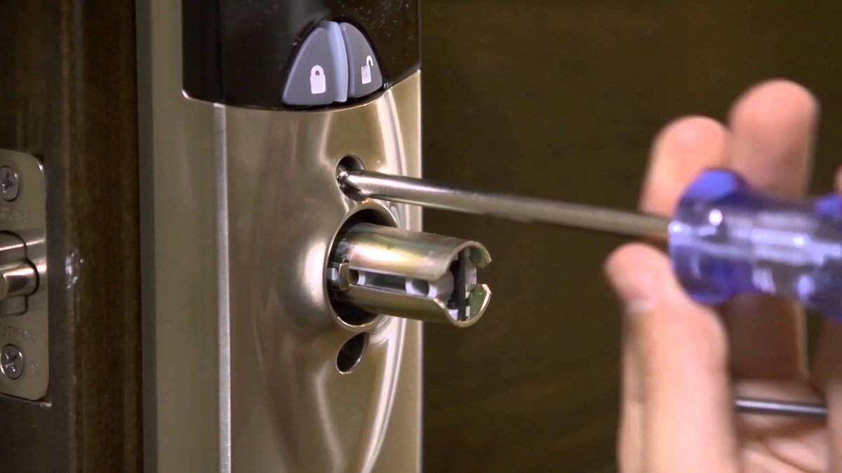 Are you in search of an emergency #locksmith service provider in #Dallas, #TX? Dallas Locksmith is by far the most experienced and trusted 24/7 #locksmith in Dallas. Call  (214) 615-0908. #autolocksmith #locksmithservice #lockoutsolution #commerciallocksmith