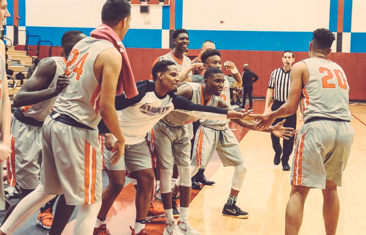 CoachDAmbro's tweet photo. This is an amazing group of high character #StudentAthletes that have bought into our system and celebrate each other playing the โright wayโ the #KnightWay ! Fun group to be around! #RingSeason #GoKnights #MenInMarch #RoadToVentura https://t.co/W4zg99f5aY