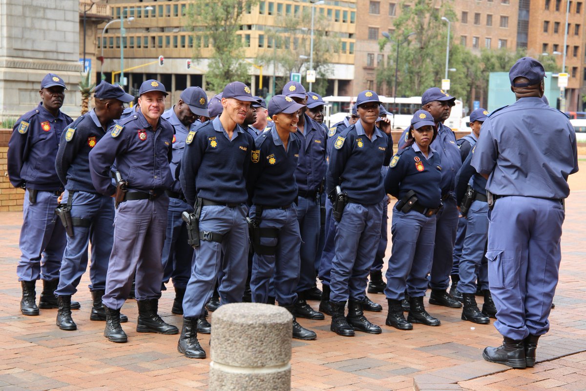 GPLegislature's tweet photo. Thank you to our dedicated @SAPoliceService for ensuring there are no hitches as our citizens and VIP guests are safe. 👮🏽‍♀️👮🏽‍♂️🇿🇦 #GPLOpening2018 #GPSOPA2018 https://t.co/lSmufm1X4n