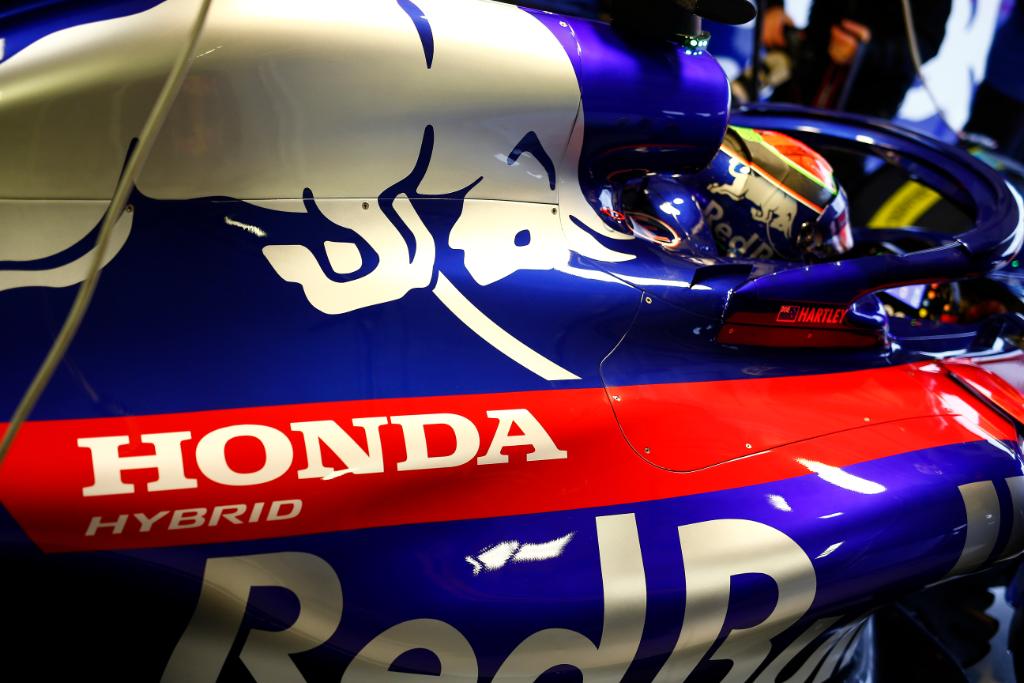 Honda 本田技研工業 株 Red Bull Toro Rosso Honda レッドブル トロロッソ ホンダ 新型マシン Str13 を公開 参戦初年度となる18 Fiaフォーミュラ ワン世界選手権 F1 の開幕に先立ち Hondaの新型パワーユニット Honda Ra618h を搭載した