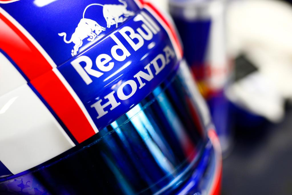 HondaJP's tweet photo. ＼Red Bull Toro Rosso Honda（レッドブル・トロロッソ・ホンダ）、新型マシン「STR13」を公開／
参戦初年度となる2018 FIAフォーミュラ・ワン世界選手権(F1)の開幕に先立ち、Hondaの新型パワーユニット「Honda RA618H」を搭載した新型マシン「STR13」を公開しました！
https://t.co/58Nb39JlCY #F1jp https://t.co/xXkal3Zrze