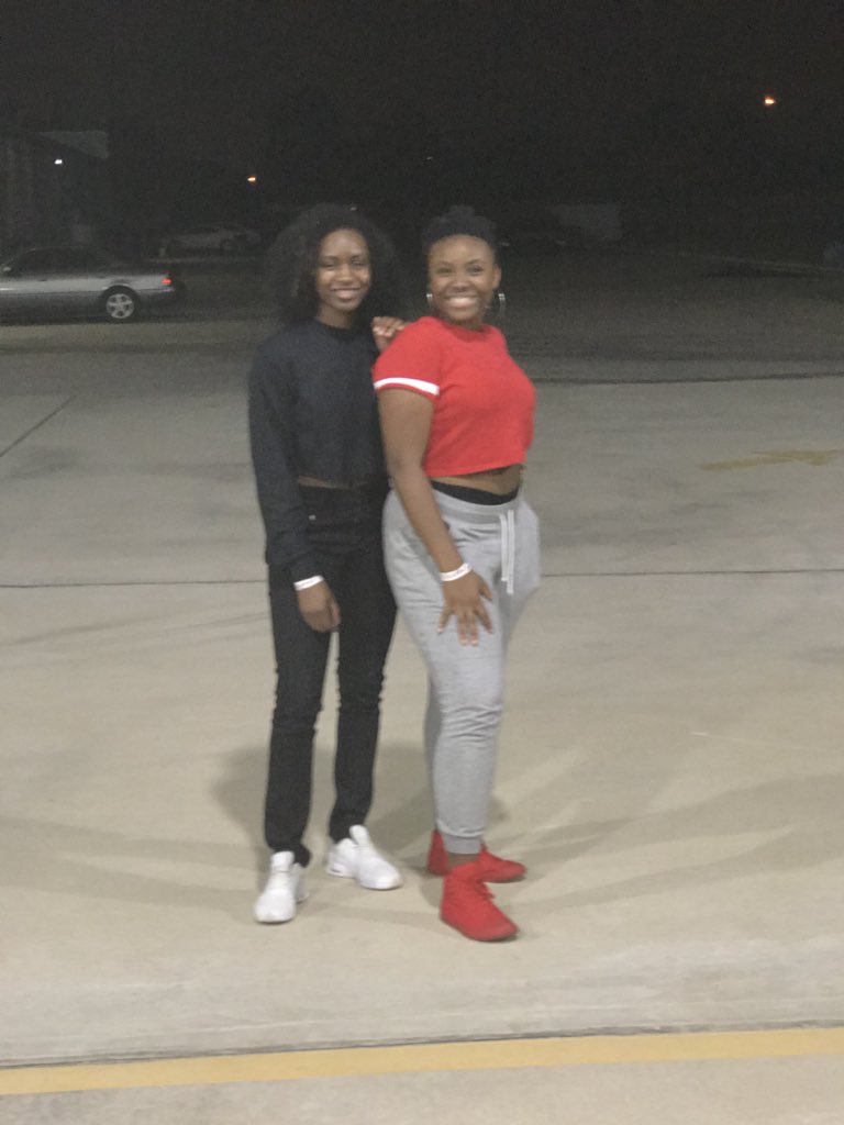 lala_adasia's tweet photo. @kimberlee_mykel #HamptonU22 💙💙 Hey! My name is La’Zshané. I’m from Michigan but I’ve lived in Houston for most of my life and I will be majoring in Computer Science Cyber Security. https://t.co/KSD9nAp4jO