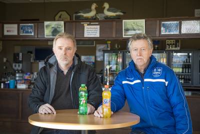 ds_Veluwe2's tweet photo. Voetbalclubs boos op gemeente na 'drankboete': De voetbalverenigingen ESC en DSV’61 zijn in conflict met de gemeente Elburg. Ze hebben allebei een boete gekregen van 1360 euro wegens het overtreden van de regels rondom het alcoholgebruik bij… https://t.co/FI665SfXri https://t.co/IrqiTVFe7R
