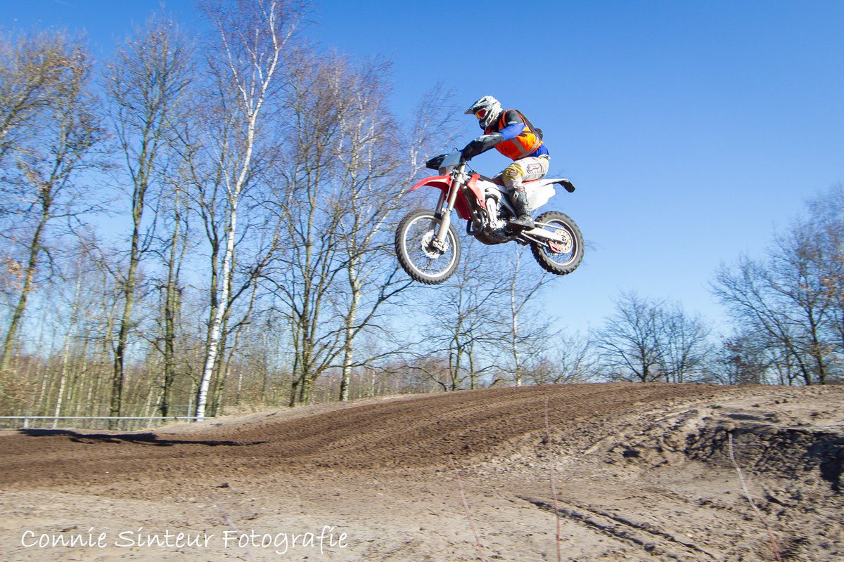 Alle foto's van dit weekend staan online op conniesinteurfotografie.nl <a href="/OffroadRittenNL/">Offroad Ritten</a> #OTR #MON #DeLandsard #Veldhoven #Eindhoven #Motocross