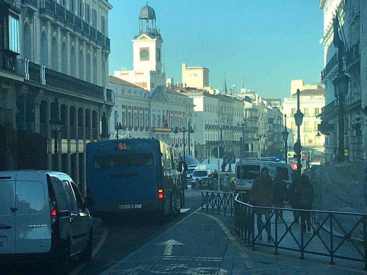 GOettingerEU's tweet photo. Wonderful sunny day in #Madrid. Number 18 on my #MFFTour27 to all 27 capitals. Will listen to Spanish government's views on long-term #EUBudget after 2020, post #Brexit. Meetings w/ Finance Minister Cristóbal Montoro  #EUAdded Value https://t.co/lLmH4Jp40Z