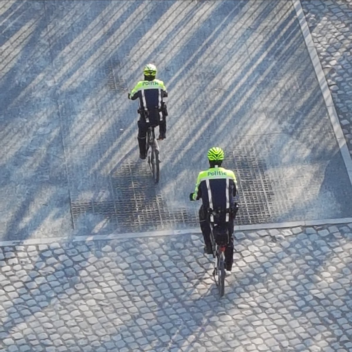 bikepatrolbe's tweet photo. Gelukkig geen #startproblemen vandaag 😂 #Respect voor onze bikers. Ijzig koud en #altijdvandienst #vriesweer #antwerpen #LPAntwerpen #oridafietsteam #winterposten https://t.co/DYbkUOdfXY