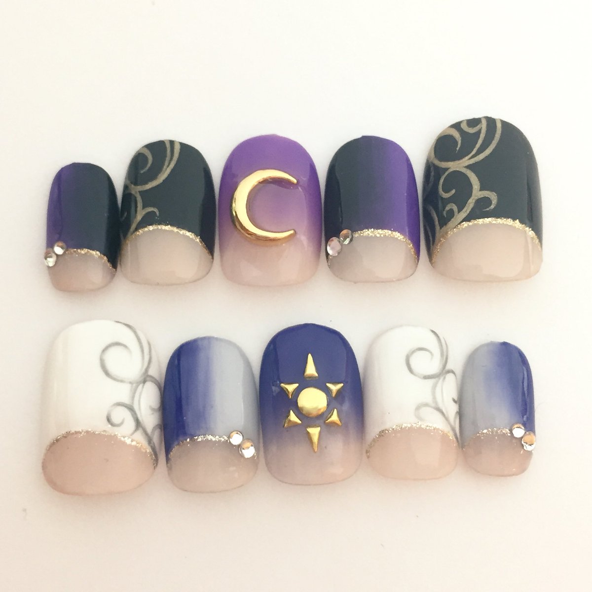 Koririo Nail Twitter પર Marginal 4 Lagrange Pointモチーフネイル 月と太陽 ゴールドとシルバー 黒と白の対照的なデザインなのに統一感のある感じがとても好き 痛ネイル 痛くない痛ネイル Marginal4