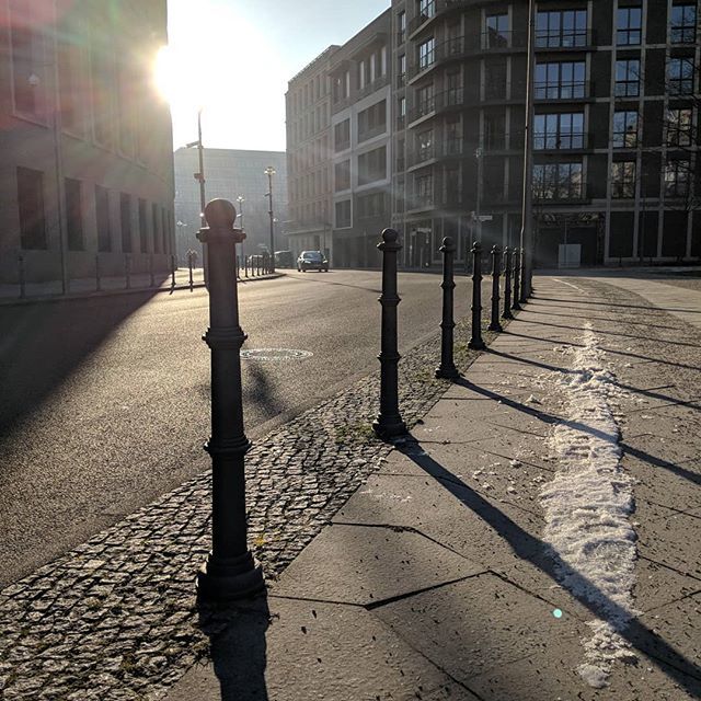 RobertPazurek's tweet photo. Why train for a functional moving body? Easy: #winterhascome
Sometimes it's an unseen ice patch, sometimes a root pushing up the pavement and sometimes you just make really stupid decisions.
For me that was once a rainy day when I was taking out the tras… https://t.co/RXs0x9rQkn https://t.co/EawSgNKK4D
