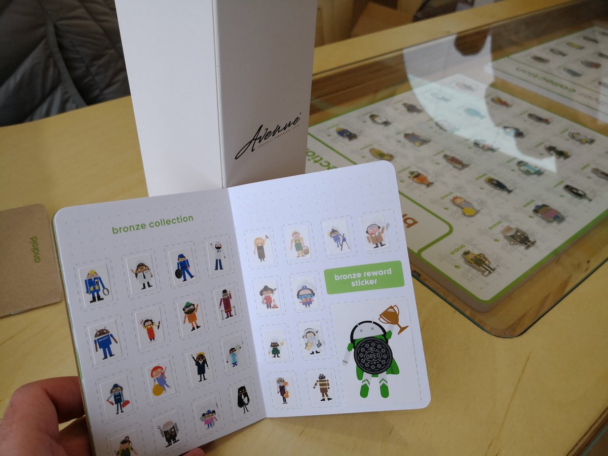 Hadr1en's tweet image. First row finished !!! #AndroidMWC