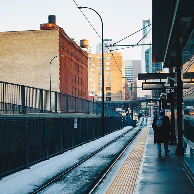 amberMfrost's tweet image. Waiting for the train 🚃
.
.
.
#waitingforatrain #lightrail #metrotransitmn #goldenhourlight #urbanadventures #onlyinmn #minnesotaexposure #exploremn #mpls #minneapolis #thisismymn #minnstagram #minnstagrammers #cityofminneapolis #igersminnesota ift.tt/2BRpjyJ