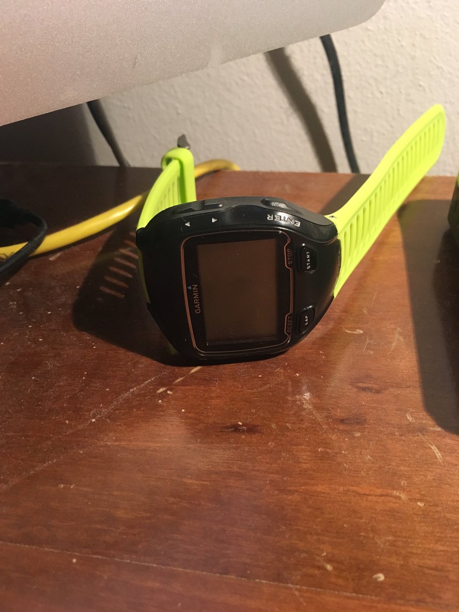 DiegoFaive's tweet photo. Dopo 5 anni di onorato servizio... R.i.P. #garmin #910xt https://t.co/mdQS4Yorel
