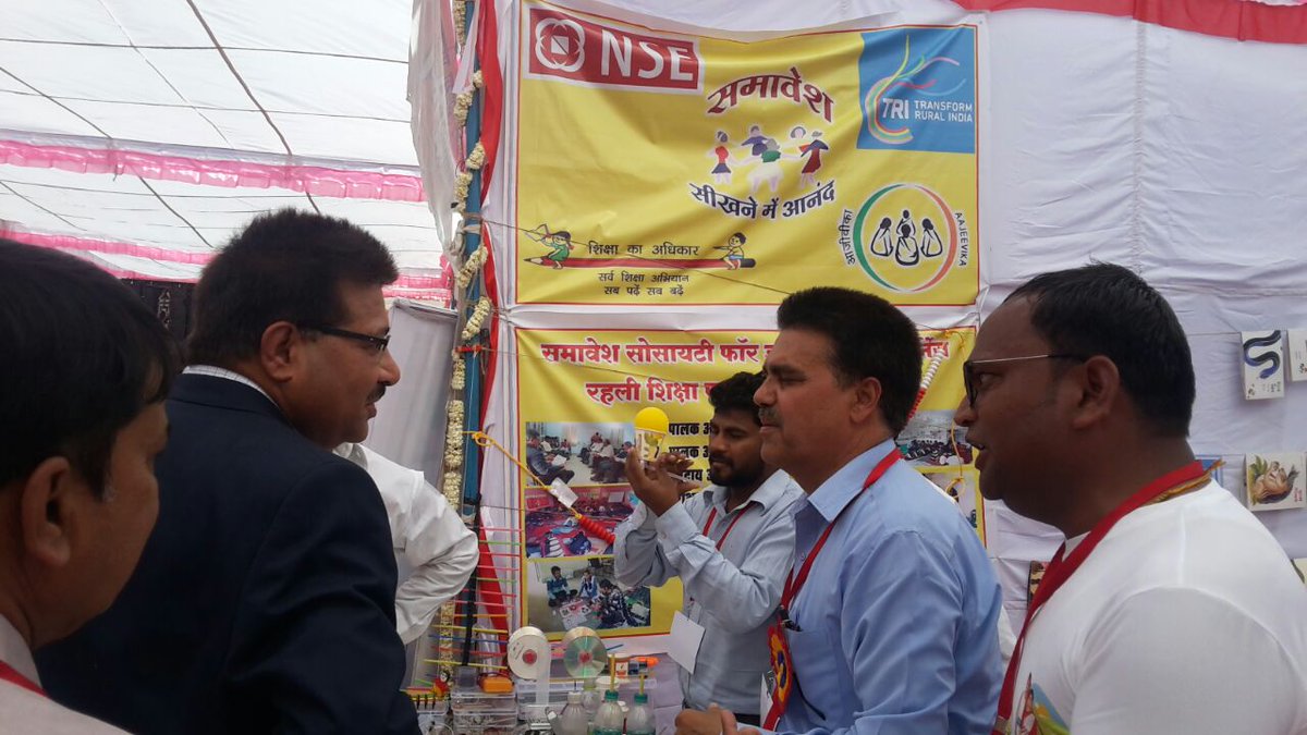 TRIFoundation's tweet photo. 2/Our partners #FFHIT #SFI #Samavesh with #NRLM #SewaMob #Sudeeksha #Grammunnati were involved in #RahasMela which is confluence of Bundelkhands #ArtCulture & Public Welfare Schemes where a state level convention of #WomenSelfHelpGroups(SHGs) was also being organised during #Mela https://t.co/u8Bm2GdEke