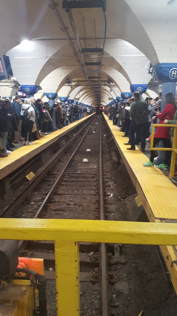 katlink011's tweet image. Did you even Monday if you had a smooth commute? #typical #pathtrain #njtransit #rushhour #signalproblems #hoboken #njtransitsucks