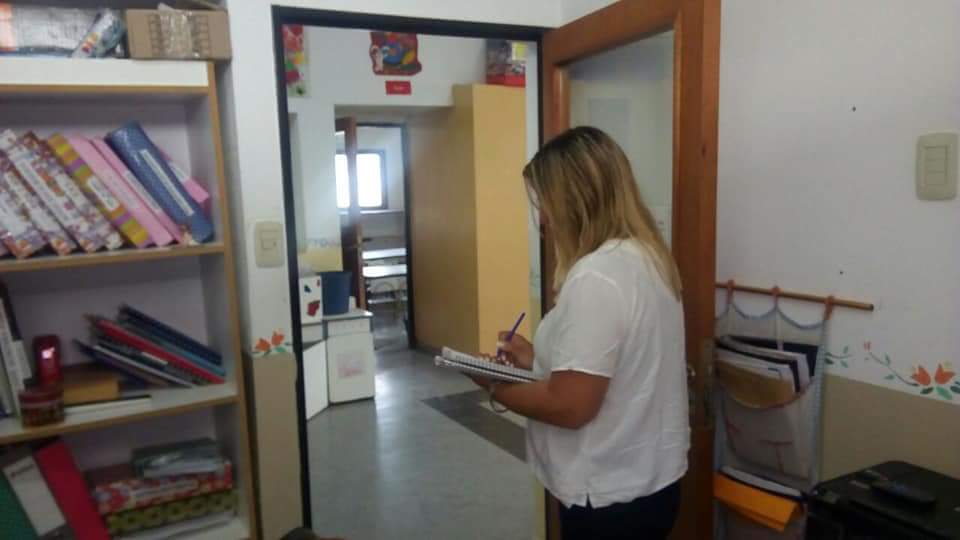Region3E's tweet photo. 26.02.2018
Hoy por la mañana la Consejera Escolar #LorenaRamos de VISITA por el Jardín 1007 "Barrio Esperanza" de #VirreydelPino https://t.co/Y8MGsxjTbf
