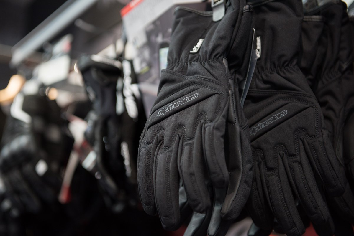 Snow has arrived here in London - we hope all of our fellow bikers are equipped for their commute journeys! If not, you can pop in anytime before 6pm today to have a browse on some warm accessories :) #snow #london #bikeshop #motorbike #showroom