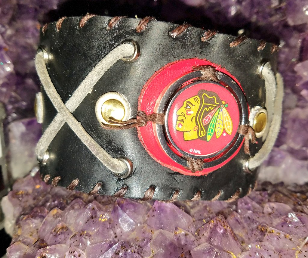 #oneofakind #handmade #leather #cuffs @NHLBlackhawks #spinningkeychain #handstitched #leather #accents #madeinri #ishipstuffanywhere #stageware  @Icemanonthemove #style #representyourteam #hiddenpocket #ideasunlimited #createsomthing