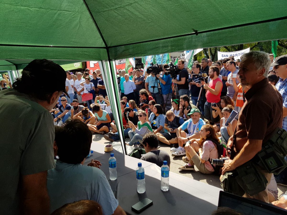 leobilanski's tweet photo. Con los #EmpresariosNacionales de @EnacArgentina apoyando a los trabajadores del @INTIargentina

Cc @FamiliaresInti @INTIenLucha @Intilucha1 @NaranjaINTI https://t.co/mgc2uZ0xpC