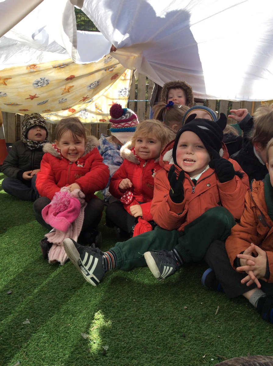 Willow_Meithrin's tweet photo. And the finished den, da iawn pawb! @WillowtownPri #WPSmetacognition #CollaborativeCariad #willowheroes https://t.co/ltB5HncdmI