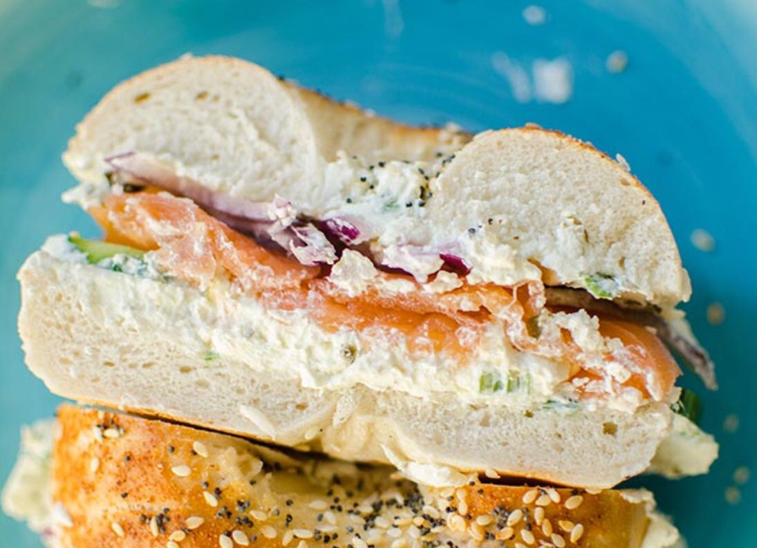 Living_Lou's tweet photo. Catch Living Lou’s recommended comfort foods to cook in March on @carly The Prepster!
Hearty beer-chili, scrumptious cream cheese smoked salmon bagels, hot sausage baked pasta + chocolate chip pancakes! https://t.co/HPCBHuRfhD
#comfortfood #RecipeSuggestion #cooking https://t.co/CDwQBfvrW6