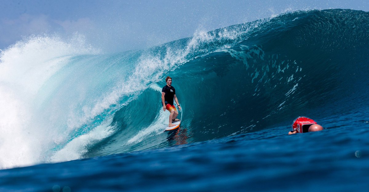 QuikBrasil's tweet photo. Uma onda, duas fotos perfeitas e mais um momento inesquecível para Sandon Whittaker. 

Confira os novos boardshorts da linha Highline Series. Disponíveis na loja online, nas lojas Quiksilver e nas maiores surfshops do país. https://t.co/Lpdv04q992