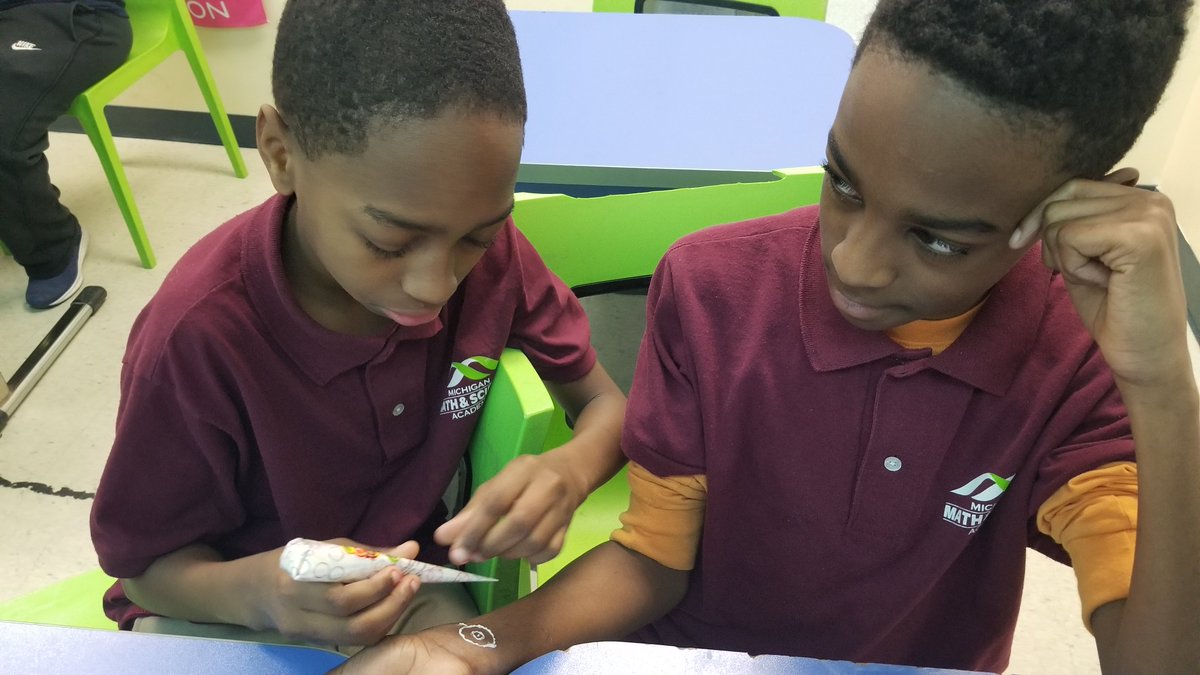 conceptmmsa's tweet image. Mrs. Phillips classes had a fun "henna multicultural" activity. #multiculturalactivity #classfun #studentactivity #WeAreMMSA