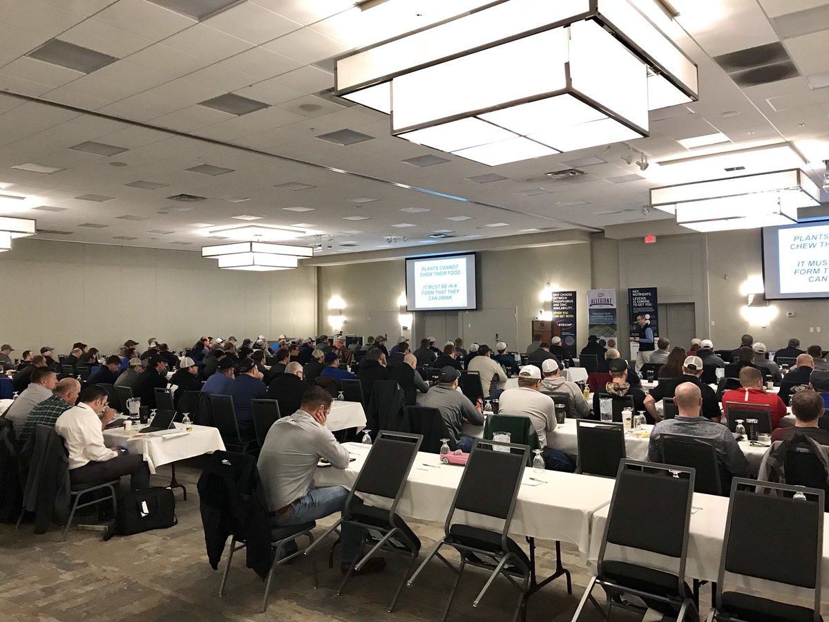 Steve_CarlsenWC's tweet photo. Packed house at CHS winter Agronomy training #wcdst #levesol #pproject #yellowbreanssuck #proseries #cca https://t.co/tEanG2r2UE