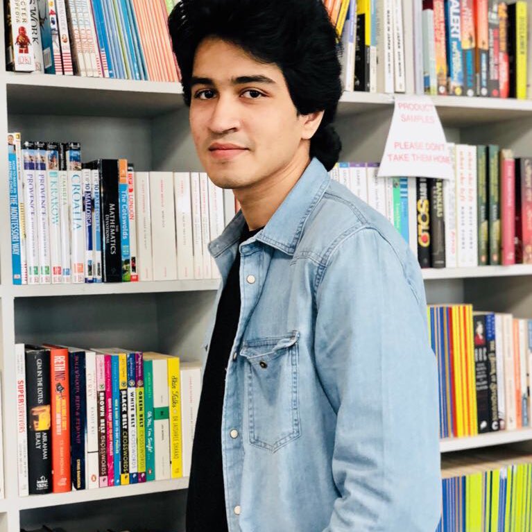 BilalS158's tweet photo. Thanks @mileeashwarya . Had a good time at the @PenguinIndia office. Waiting to see the results of the photo shoot... Until then putting up the ones you took on the phone! 🤗 📚 Big thanks to the Penguin team. Good meeting you @miniya. https://t.co/0KQWplIa8z