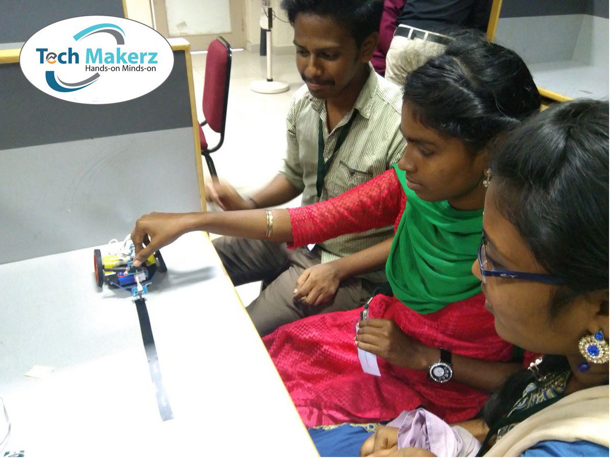tech_makerz's tweet photo. "You have to dream before your dreams can come true". Students of different college's attended our workshop about #Robotics. They all excited to involve in hands on activities to do their #Engineering &amp; #Science concepts. 
#ProblemSolving #Designthinking #Technology #TechMakerz https://t.co/9gn6Iuhytz