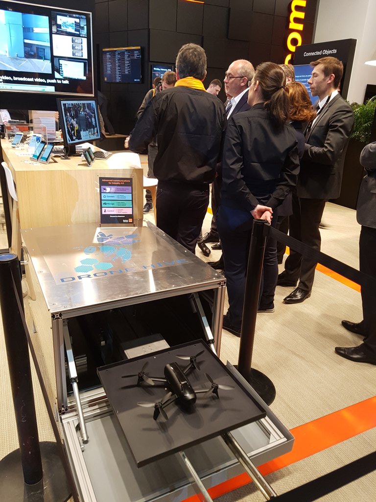 DroneHivefr's tweet photo. Great moment with a demo for Stéphane Richard CEO @orange at the World Mobile Congress. Hosted by @NokiaGarage, in partnership with @orange and come and see our demo on stand 3D10! https://t.co/kvTovt41q1