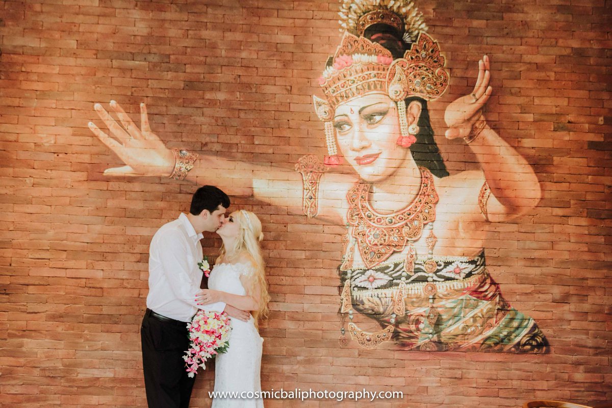 CosmicBaliPhoto's tweet photo. Some of our best shots at the wedding of Yulia &amp; Alex.
https://t.co/hBoCAVQBds
#Latepost #COSMICBaliPhotography #COSMICBaliWedding #COSMICBaliPhoto #HappyMoments #Wedding #BaliWedding #BaliProfessionalPhotographer #BaliPhotography #WeddingPhotography #WeddingPhotographer https://t.co/ftydwI853k