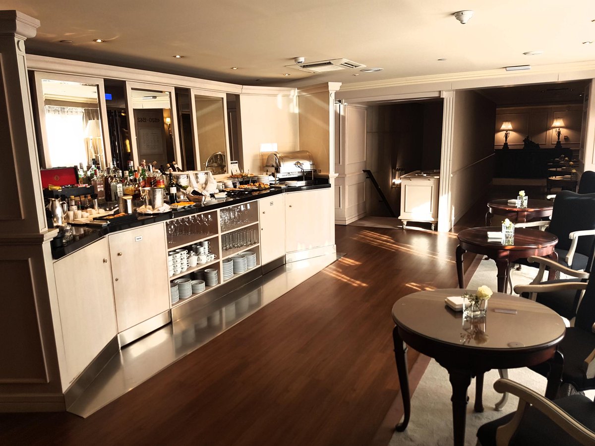 Melia_Castilla's tweet photo. Disfrute de la exclusividad que ofrece nuestro servicio #TheLevel con su #OpenBar. Nuestro rincón perfecto para terminar la jornada. https://t.co/qwFGNsBp3N 
#Meliacastilla #Meliaexperiences https://t.co/XNzUCKGauj