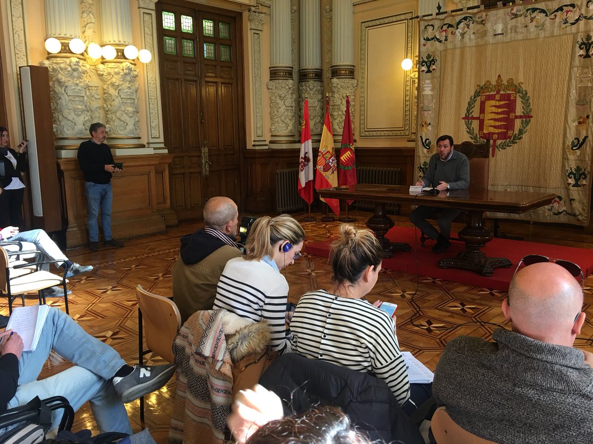 AyuntamientoVLL's tweet photo. Alcalde @oscar_puente_: “Pese a lo denunciado por alg��n grupo político, el informe de la Secretaría General Municipal concluye que el #PlenoValladolid no era competente para aprobar la novación del crédito de la Sociedad #ValladolidAltaVelocidad #SVAV”
#TransparenciaMunicipal https://t.co/2k0t1mB9Nm