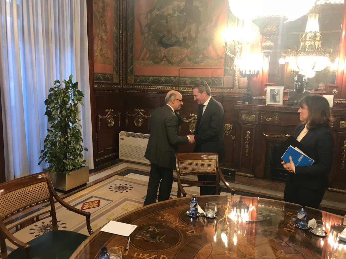 GOettingerEU's tweet photo. Time is key! OK #EUCO on long-term #EUBudget before EP elections May 2019 will support confidence #investment, #growth #clarity 4 #regions #research #agriculture. In #Madrid w/ Spanish 
Finance Minister Montoro + State Secretary 4 EU @JorgeToledoAlb #Madrid  #EUBudget #MFFtour27 https://t.co/AbLs2QGCvY