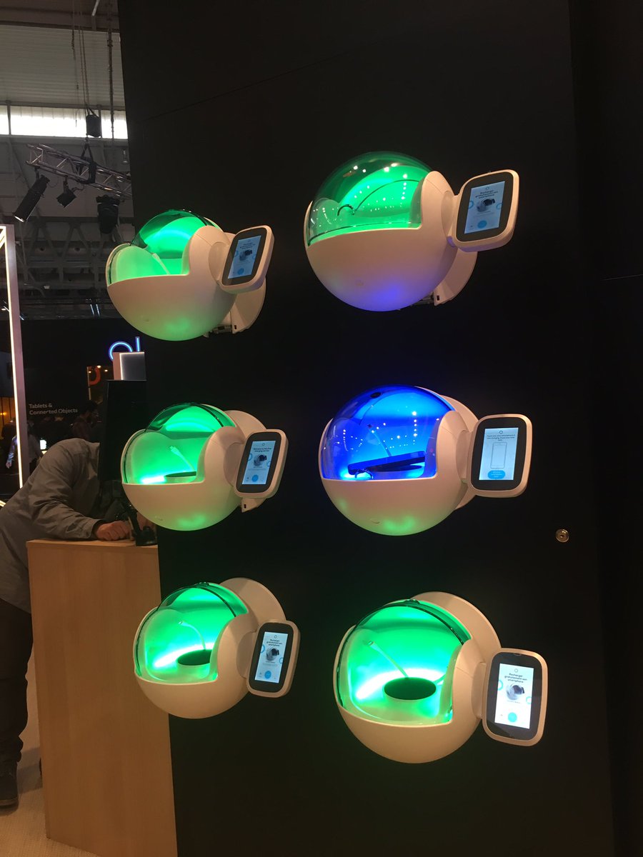 Well arrived at <a href="/orange/">Orange</a> booth in #MWC18 ! Special mention to <a href="/LaBubblecompany/">Bubbles by DooH it, le digital media</a> with its plug and play technology 😎