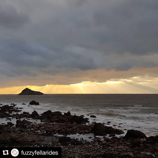 By the look of the forecast, I think we’ll have plenty of #freezing pics to share with you next Monday!❄️ In the meantime, we’ll still be sharing your gorgeous Torbay shots, such as this great one from @fuzzyfellarides this morning 😊 #Repost Just abo… ift.tt/2CljpXF