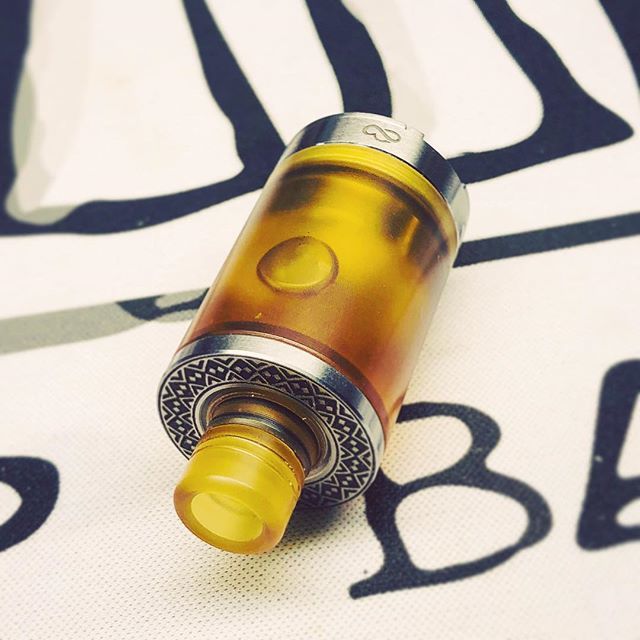 MedamaNoOyajiJP's tweet photo. "CloudOne Ultem Tank &amp; Boosted Driptip by Cloud Mods"
超待ってたCloudOneのウルテムタンク！
これでどんなリキッドでも濃厚ミストを味わえる！
気が向いたときに磨きまくってスケスケにしてやろう...😎
.
#cloudonerta #cloudmods https://t.co/jdRu9kIcuR https://t.co/HpJHfJdNhL
