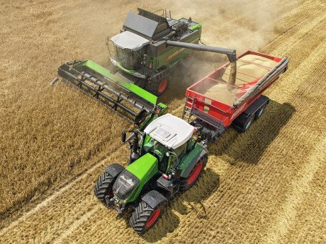 PolskaPerard's tweet photo. #fendt i #perard na jednym polu. #agco 2018 https://t.co/OLSXlas8Cb