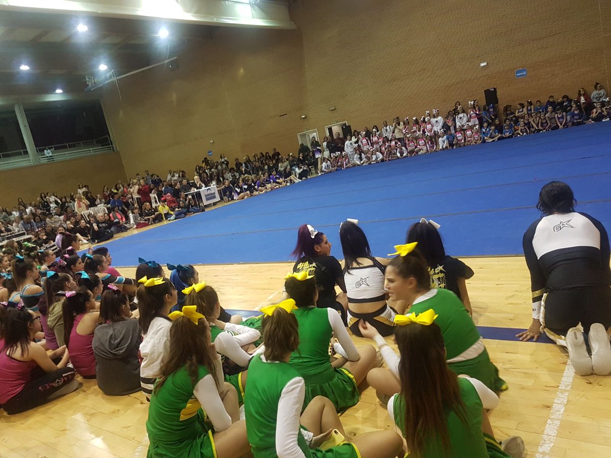 MirabalArtistic's tweet photo. #Campeonato de España #cheerleaders #lyon'scheers #extraescolaresmirabal magnífica actuación de nuestro equipo. Enhorabuena!! @ColegioMirabal https://t.co/9LMvfLMk6s