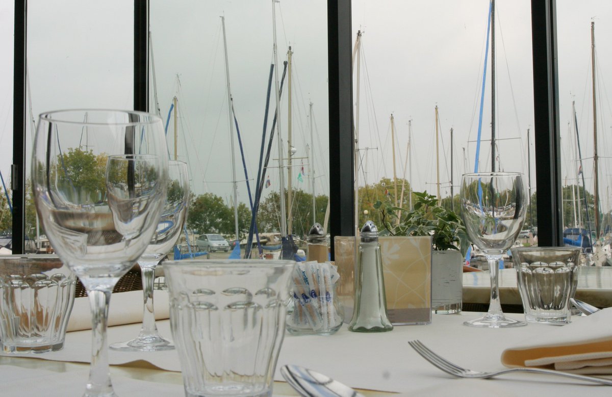 Wij zoeken een horecatopper! #vacature #bediening #horeca #Lemmer iselmar.nl/vacatures/mede…