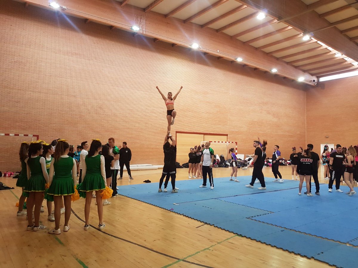 MirabalArtistic's tweet photo. #Campeonato de España #cheerleaders #lyon'scheers #extraescolaresmirabal magnífica actuación de nuestro equipo. Enhorabuena!! @ColegioMirabal https://t.co/9LMvfLMk6s