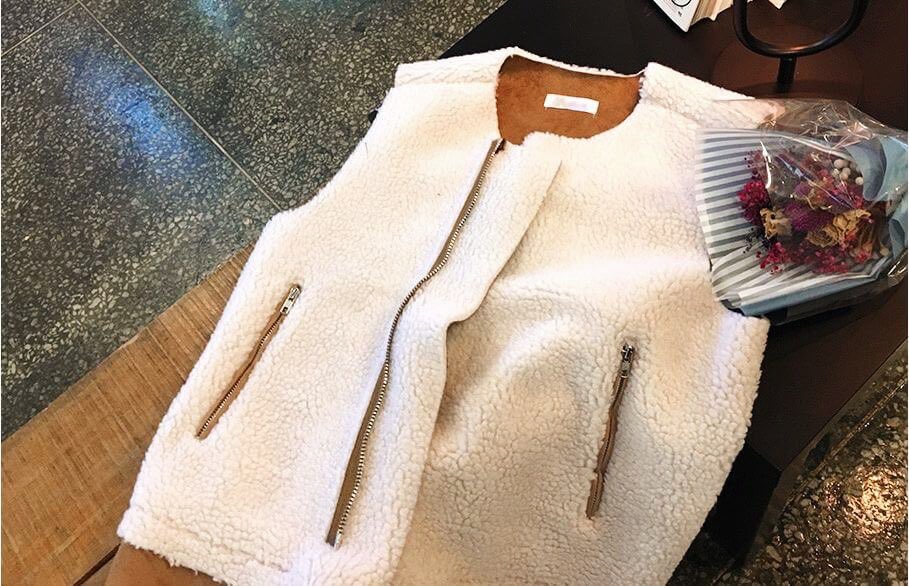 stylemarks_pr's tweet photo. Fur zipper vest
¥7.874(税込)
https://t.co/tlCZpCqapj
1枚あると便利なベスト。
配色カラーのファスナー&裾部分が
コーデのアクセントになってくれます◎
#stylemarks #スタイルマークス #コーディネート #おしゃれさんと繋がりたい #お買い物 #ファー #ベスト #fashion https://t.co/e6NDYanJpN